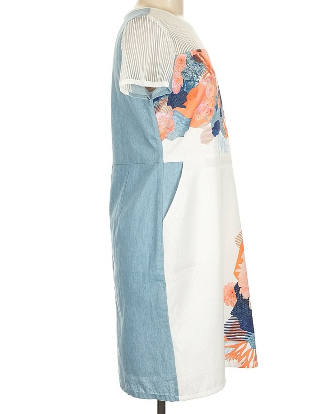 PLAINS AND PRINTS Floral Coral Accent White Shift Dress - Picture 7 of 10